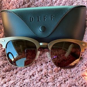DIFF Women’s Metal sunglasses